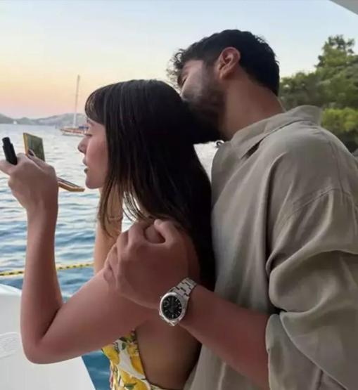 Sıla Türkoğlu siyah elbisesiyle büyüledi Zarafeti ve güzelliği sanal medyayı mest etti