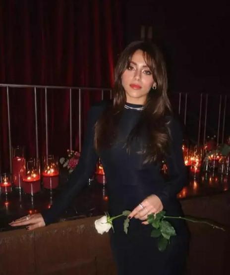 Sıla Türkoğlu siyah elbisesiyle büyüledi Zarafeti ve güzelliği sanal medyayı mest etti