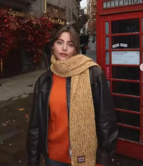 Sıla Türkoğlu siyah elbisesiyle büyüledi Zarafeti ve güzelliği sanal medyayı mest etti