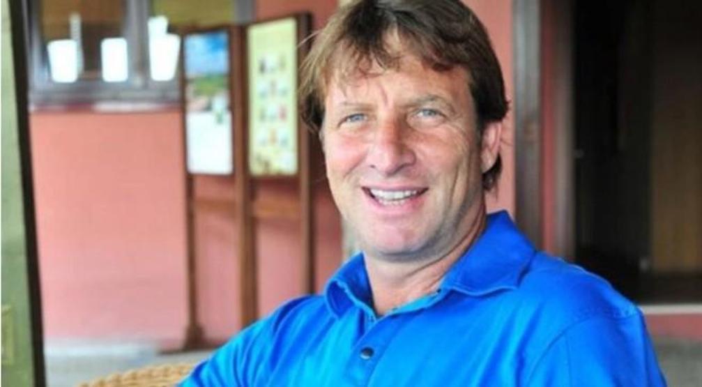 “Aşkım bizi çekiyorlar” Kaya Çilingiroğlu ve genç sevgilisi Aslım Kan ödül töreninde ilgi odağı oldu