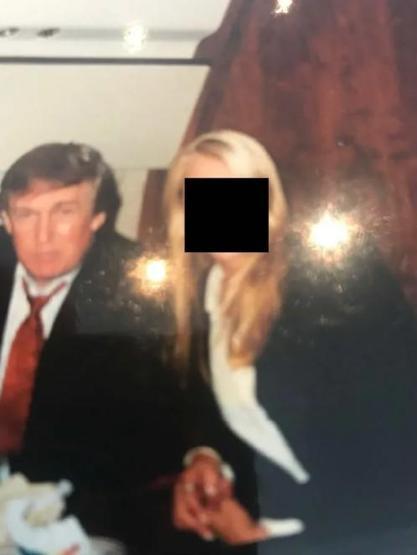 Epsteinin albümünden yeni fotoğraflar çıktı Donald Trump, Bill Clinton, Bill Gates...