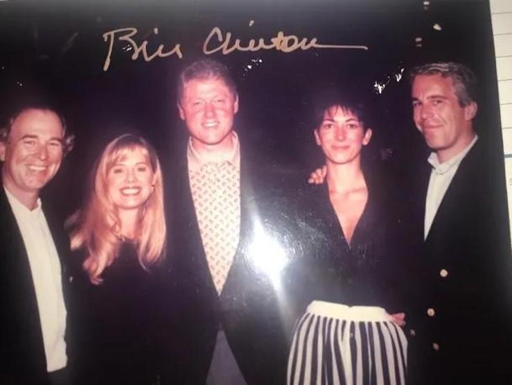 Epsteinin albümünden yeni fotoğraflar çıktı Donald Trump, Bill Clinton, Bill Gates...