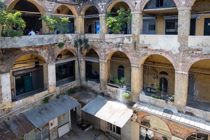 Kübra Ünlü Yazdı... Eşref Tekinin Mekanı Büyük Yeni Han