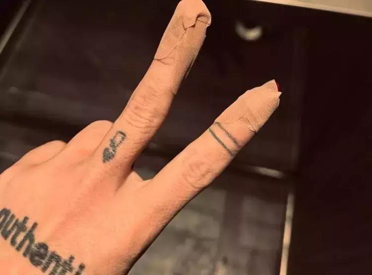 İrem Derici ve Nişanlısının Yeni Tatil Rotası Romantik Pozlarına Beğeni Yağdı