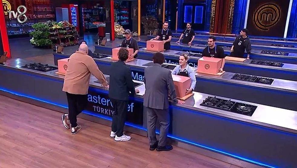 MASTERCHEFTE KİM ELENDİ 13 ARALIK MasterChef Türkiye Altın Kupada kim elendi, kim gitti 13 Aralık 2025 İki yarışmacı veda etti