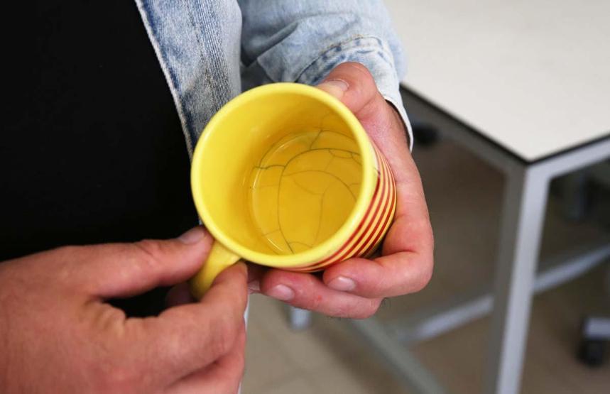 BAKTERİ ÜRETİYOR Her Mutfakta Var Çatlak Seramik Kap ve Kupalara Dikkat