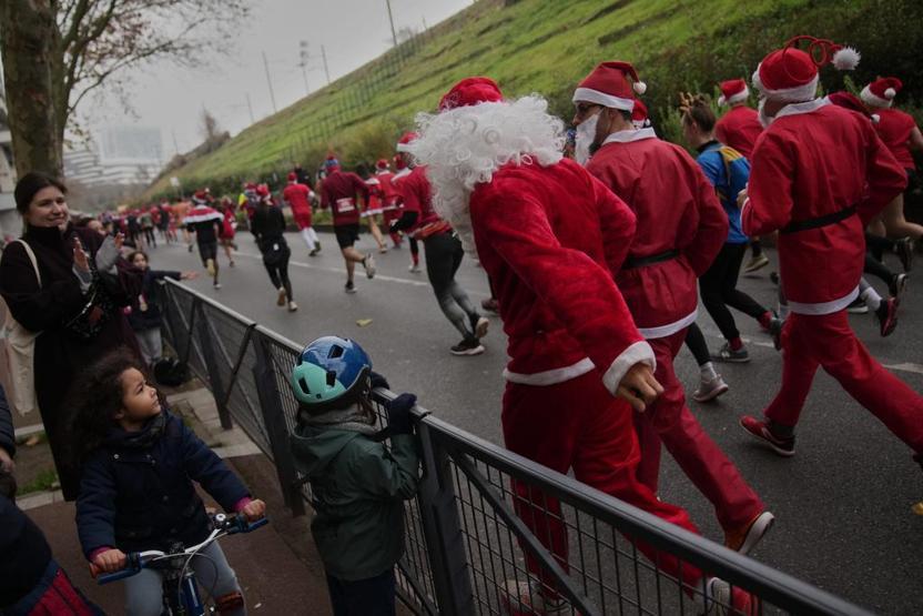 Fransa’da Noel Baba koşusu