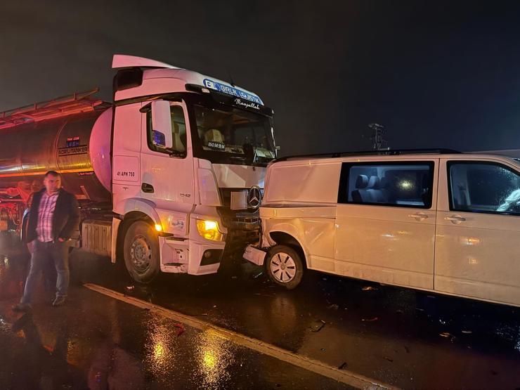 Sakaryada zincirleme kaza: 12 yaralı