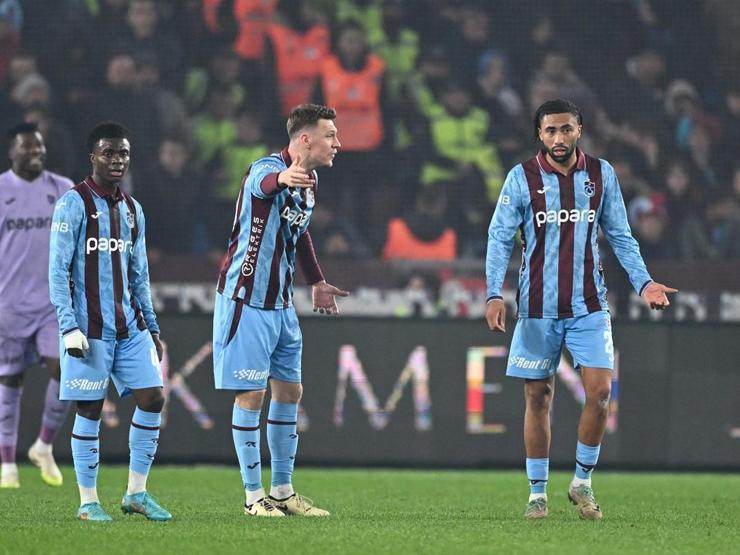 Trabzonspor-Beşiktaş maçı sonrası spor yazarlarından eleştiri: Salah bile oynuyor, Rafa istemiyor