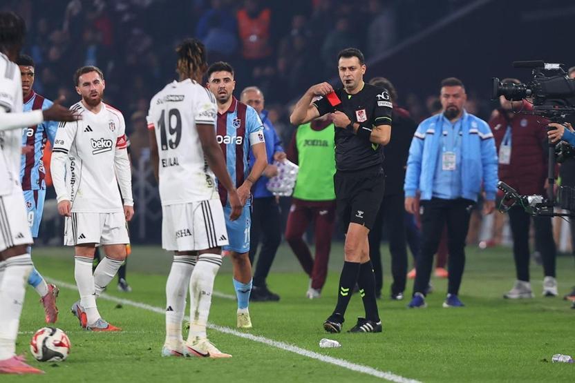 Trabzonspor-Beşiktaş maçı sonrası spor yazarlarından eleştiri: Salah bile oynuyor, Rafa istemiyor