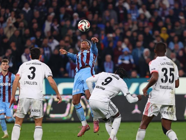 Trabzonspor-Beşiktaş maçı sonrası spor yazarlarından eleştiri: Salah bile oynuyor, Rafa istemiyor