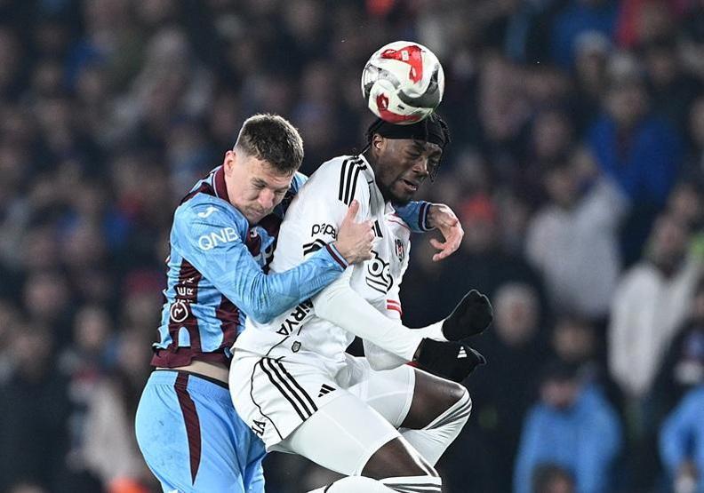 Trabzonspor-Beşiktaş maçı sonrası spor yazarlarından eleştiri: Salah bile oynuyor, Rafa istemiyor