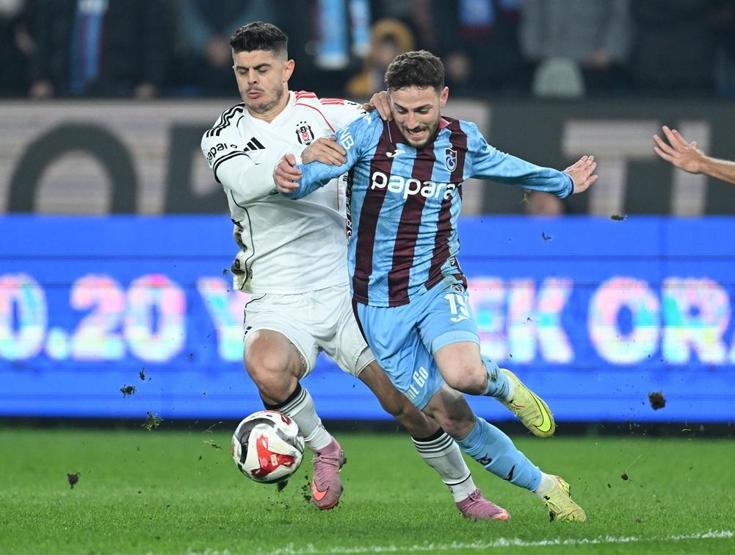 Trabzonspor-Beşiktaş maçı sonrası spor yazarlarından eleştiri: Salah bile oynuyor, Rafa istemiyor