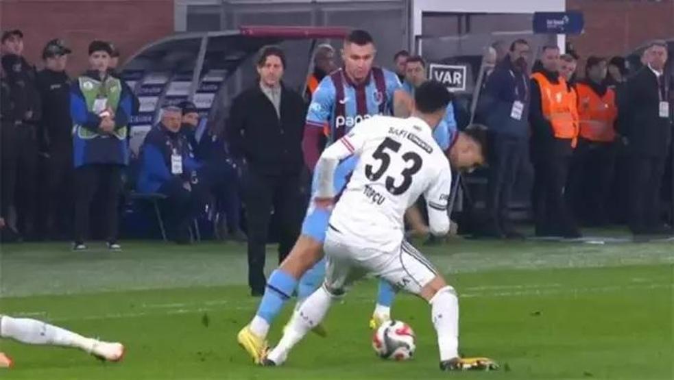 Trabzonspor - Beşiktaş maçı tartışmalı pozisyonları incelendi Kırmızı kart kararı doğru mu