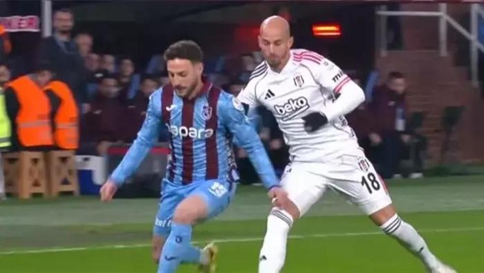 Trabzonspor - Beşiktaş maçı tartışmalı pozisyonları incelendi Kırmızı kart kararı doğru mu