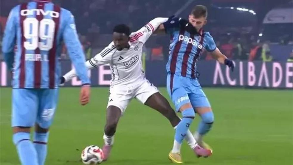Trabzonspor - Beşiktaş maçı tartışmalı pozisyonları incelendi Kırmızı kart kararı doğru mu