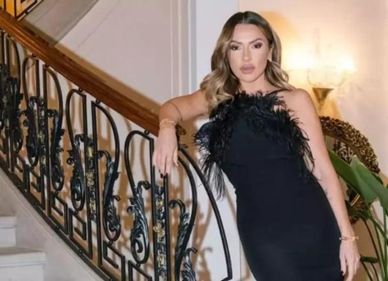Hadise’den 2025’e Unutulmaz Veda Sahne Enerjisini Dansıyla Gösterdi
