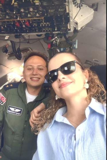 Şehit Cüneyt Kandemirin eşi Defne Kandemir duygulandıran paylaşım: Beraber bu uçağa gitmiştik