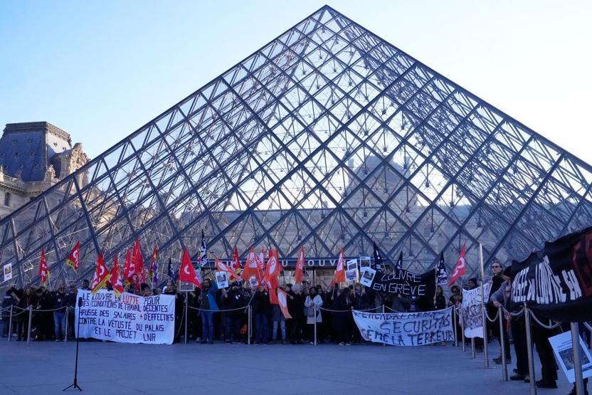 Louvre personeli grevde: Müzenin kapıları bugün kapalı
