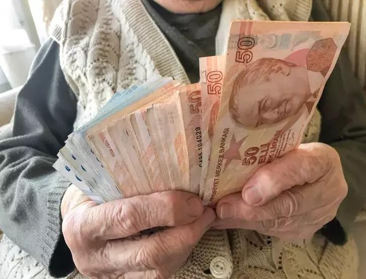 EMEKLİ MAAŞI ZAMMI 2026 HESAPLAMA TABLOSU | 5 aylık enflasyon farkına göre SSK BAĞKUR emekli maaşı ne kadar olacak, yüzde kaç zam gelir 16.811 TL, 17.000 TL alanlar...