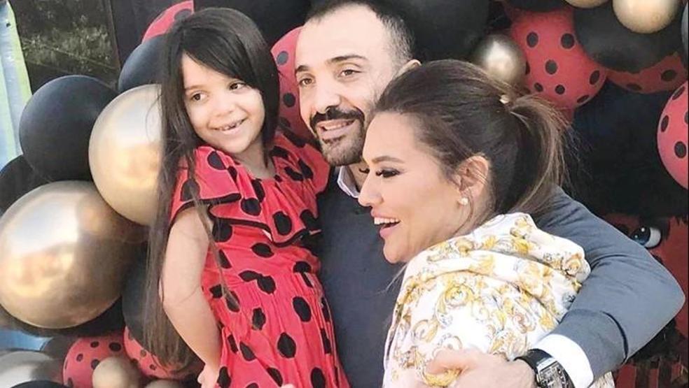 Demet Akalın’ın Kızı Hira Ekranlara Hazırlanıyor Oyunculuk İçin İlk İmza Atıldı