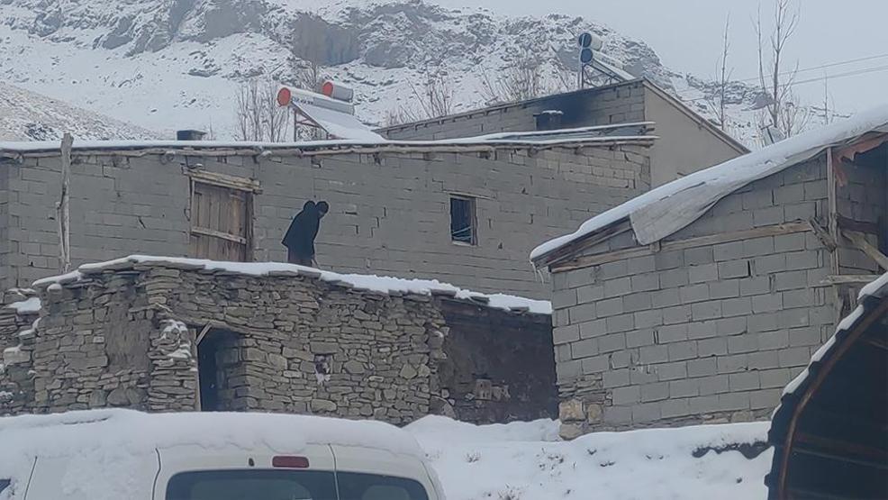 Kar Van’ı teslim aldı: 90 yerleşim yerinin yolu kapandı