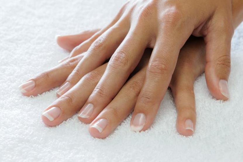 Hem tırnakları güçlendiriyor hem de etleri nemlendiriyor Hazırlaması çok kolay: İşte 4 malzemeli basit karışım