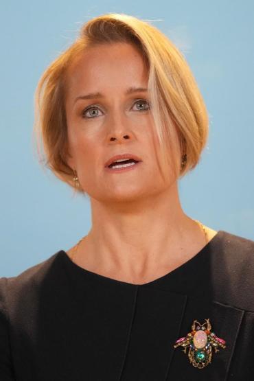 Kadın ‘Bond’un broş şifresi İstihbarat dünyasında bir anlamı var...