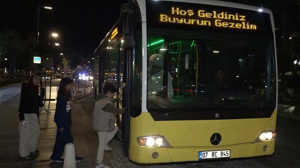 Antalya’nın en neşeli hattı Kendine İETT otobüsü satın aldı, komşular otobüste buluştu