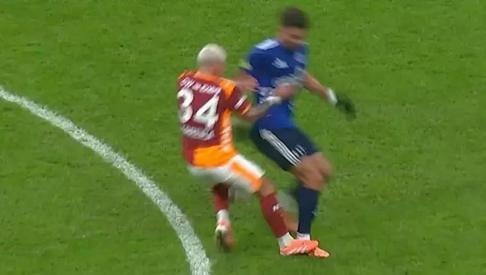 Galatasaray - Kasımpaşa maçındaki tartışmalı pozisyonlar incelendi Torreira kırmızı kart görmeli miydi