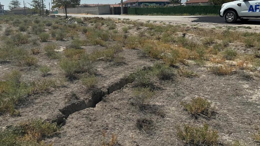 KONYA HAVZASI ÇÖKÜYOR Obrukların ardındaki büyük tehlike: Her yıl 10 santimetre aşağı iniyor