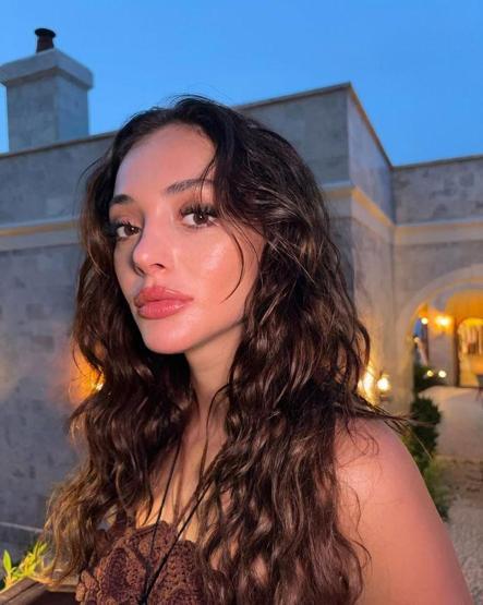 Hakan Sabancı İle Aşk Yaşıyor mu Rabia Soytürk Soruları Yanıtladı