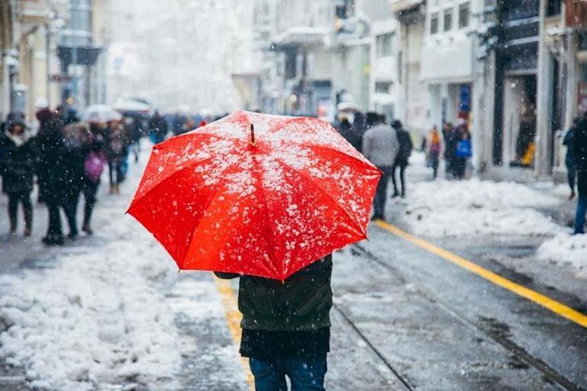 Sabah ve Akşam Saatlerinde Bastığınız Yere Dikkat Kar ve Buzda Güvenli Yürümek İçin Altın Öneriler