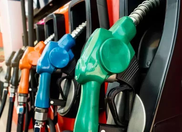 AKARYAKIT FİYATLARINDA SON DURUM 31 ARALIK 2025 | ÖTV zammı yolda Benzin ya da motorine indirim veya zam var mı Ankara, İzmir, İstanbul akaryakıt fiyatları