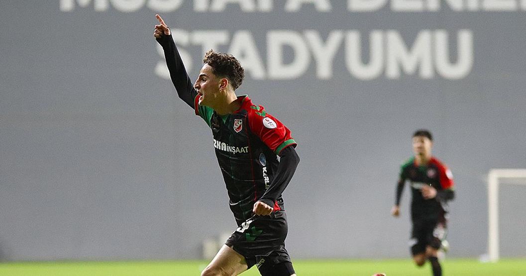 Fenerbahçede yerli transferi son anda iptal oldu Görüşmeler sonuçsuz...