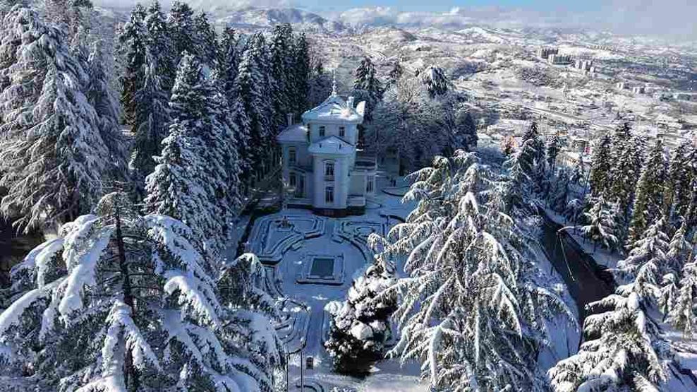 Atatürk Köşkü beyaza büründü