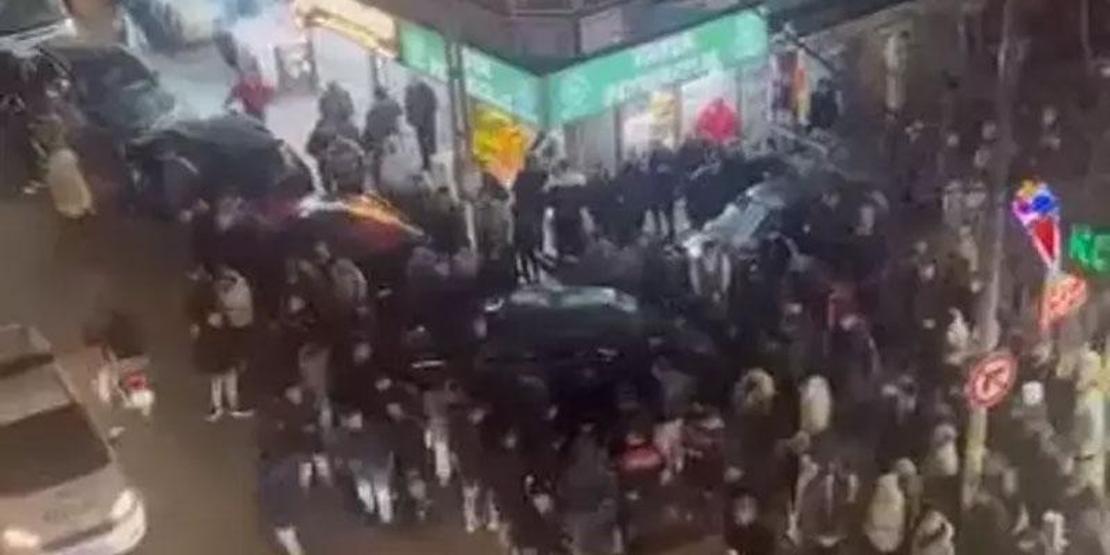 Sokak ortasında kanlı infaz 2 ölü, 1 yaralı