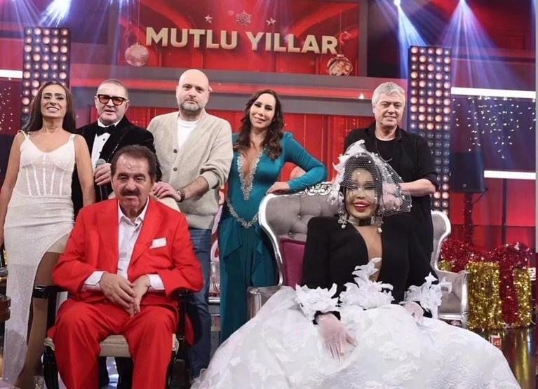 25 YILLIK KÜSLÜK BİTTİ Asena, İbo Showa Çıktı Yer Yerinden Oynadı Eski Defterleri Kapattım Demişti, İki Katı Para Aldı Yıldız Tilbeden Olay Hareket