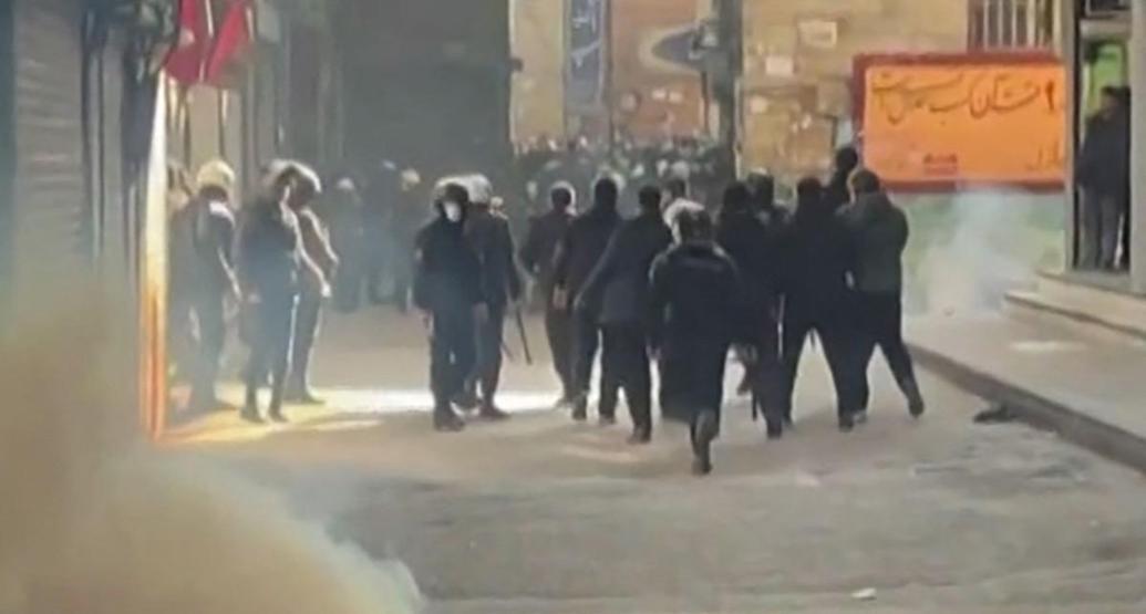 İranda protestolar sürerken, provokatörlere hızlı yargılama uyarısı