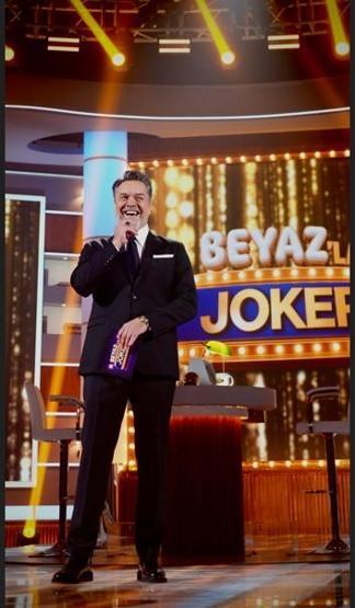 KAHKAHA DOLU GECE BEYAZ’LA JOKER NEŞE SAÇTI