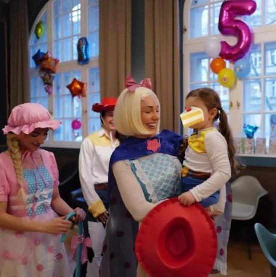 Meryem Uzerli’nin küçük kızı Lily 5 yaşına girdi