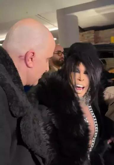 Kameralara Ateş Püskürdü Bülent Ersoyu Çıldırtan Olay Çekil Be Burnumun Dibine Giriyorsun