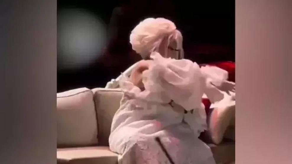 Kameralara Ateş Püskürdü Bülent Ersoyu Çıldırtan Olay Çekil Be Burnumun Dibine Giriyorsun