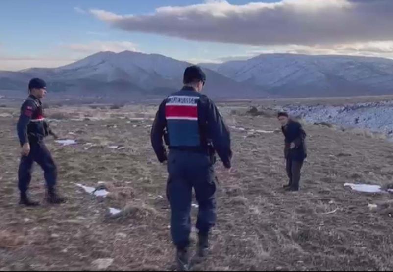 Ayakları çamur diye araca binmek istemedi Jandarmadan duygulandıran yanıt