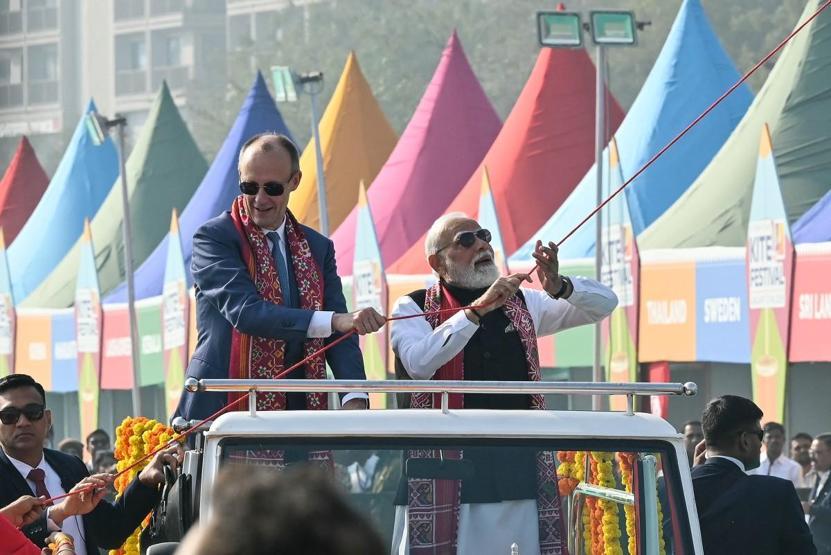 İlk resmi ziyarette uçurtma uçurdular: Merz-Modi görüşmesinden dikkat çeken kareler