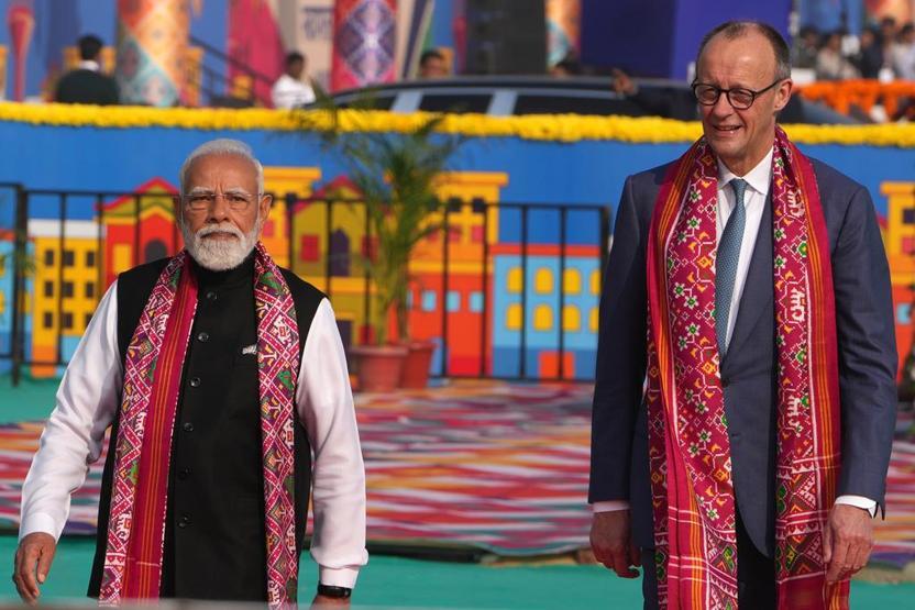 İlk resmi ziyarette uçurtma uçurdular: Merz-Modi görüşmesinden dikkat çeken kareler