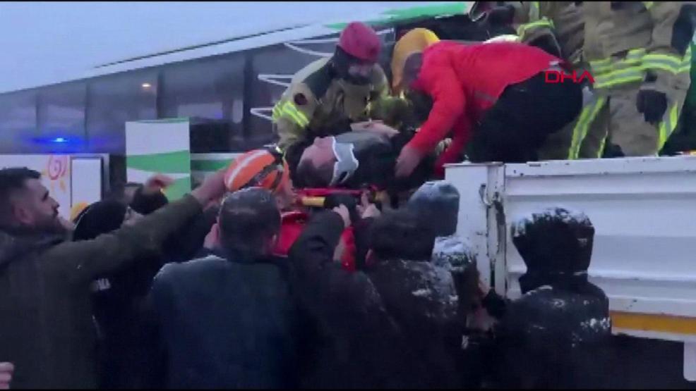 Tokat-Sivas yolunda feci kaza Yolcu otobüsü TIR’a çarptı