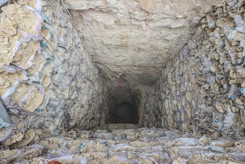 Vinçli mekanizma ile iniliyor İşte Halepteki yer altı tünelleri