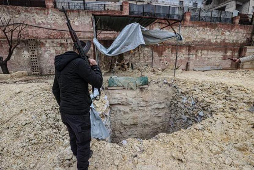 Vinçli mekanizma ile iniliyor İşte Halepteki yer altı tünelleri
