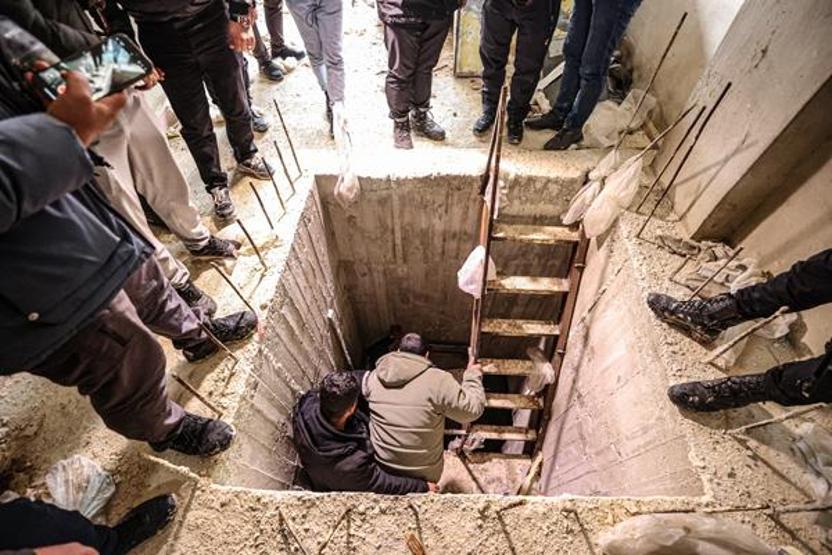 Vinçli mekanizma ile iniliyor İşte Halepteki yer altı tünelleri